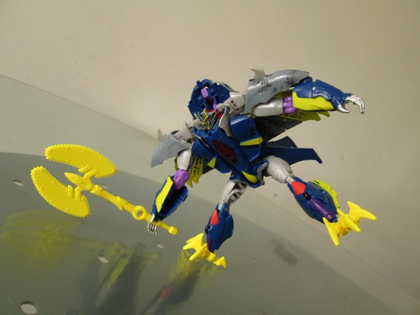 Beast Hunters Dreadwing In Hand Images Transformers Prime Deluxe Class Figure  (5 of 30)